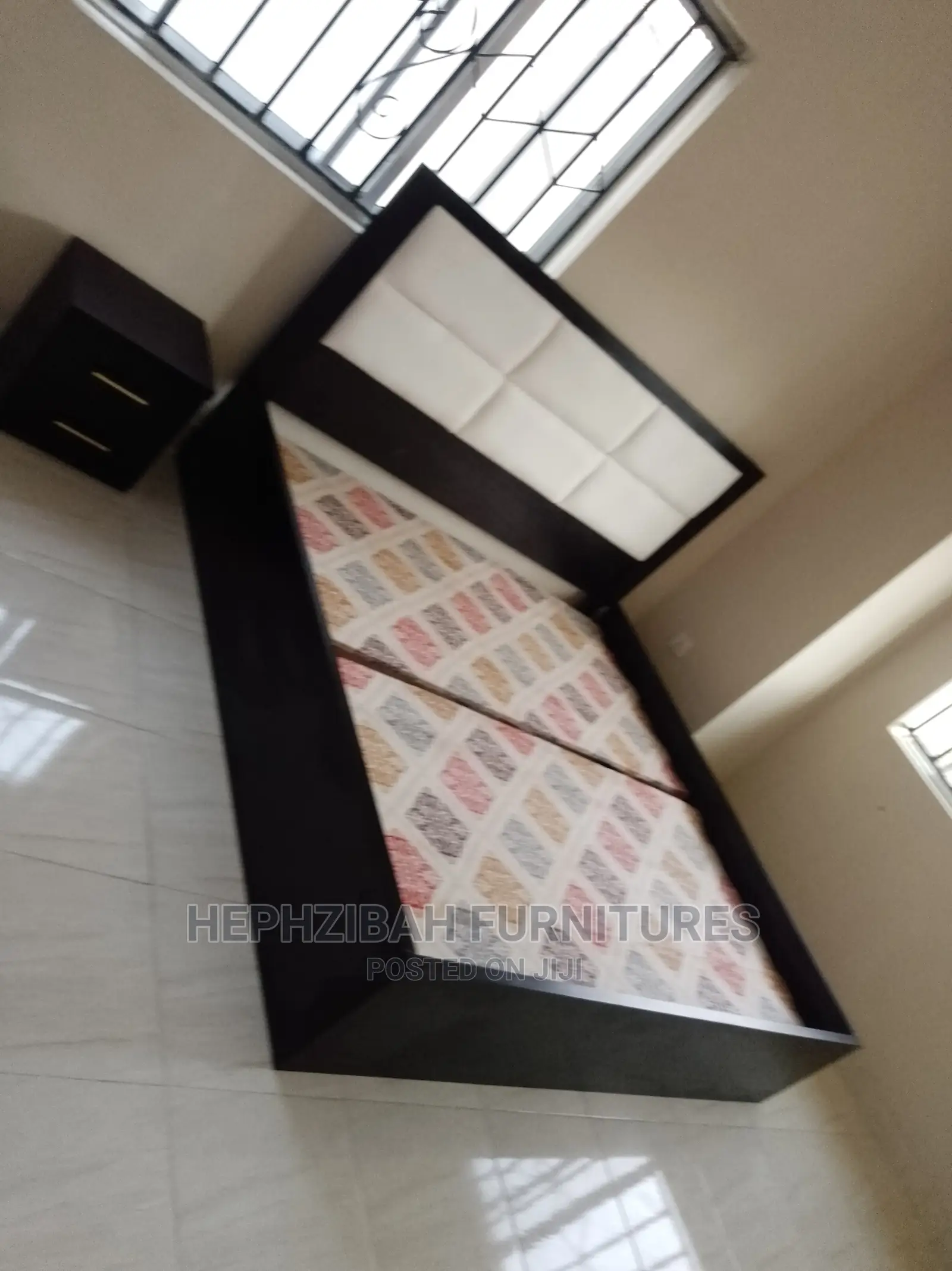 6 X 6 Padded Bedframe With 1 Bedside Drawer