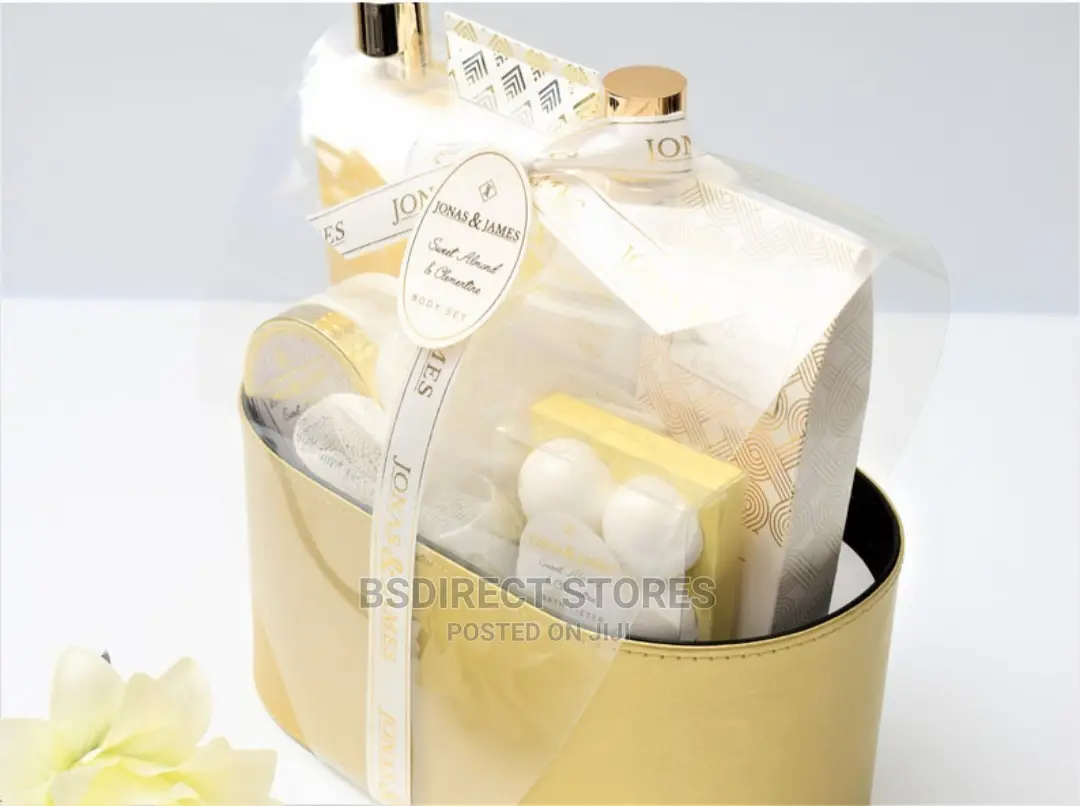 Sweet Almond And Clementine Luxury Bath Pamper Spa Gifts Set
