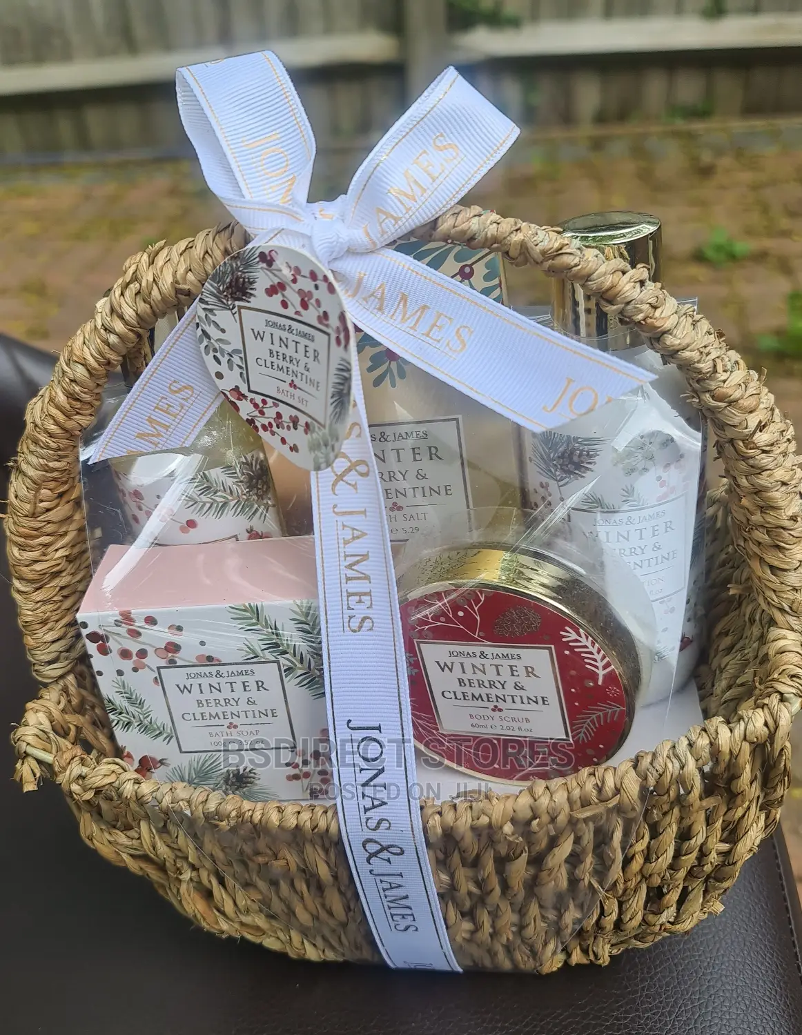 Winterberry and Clementine Beauty Basket Spa Bath Hamper Set
