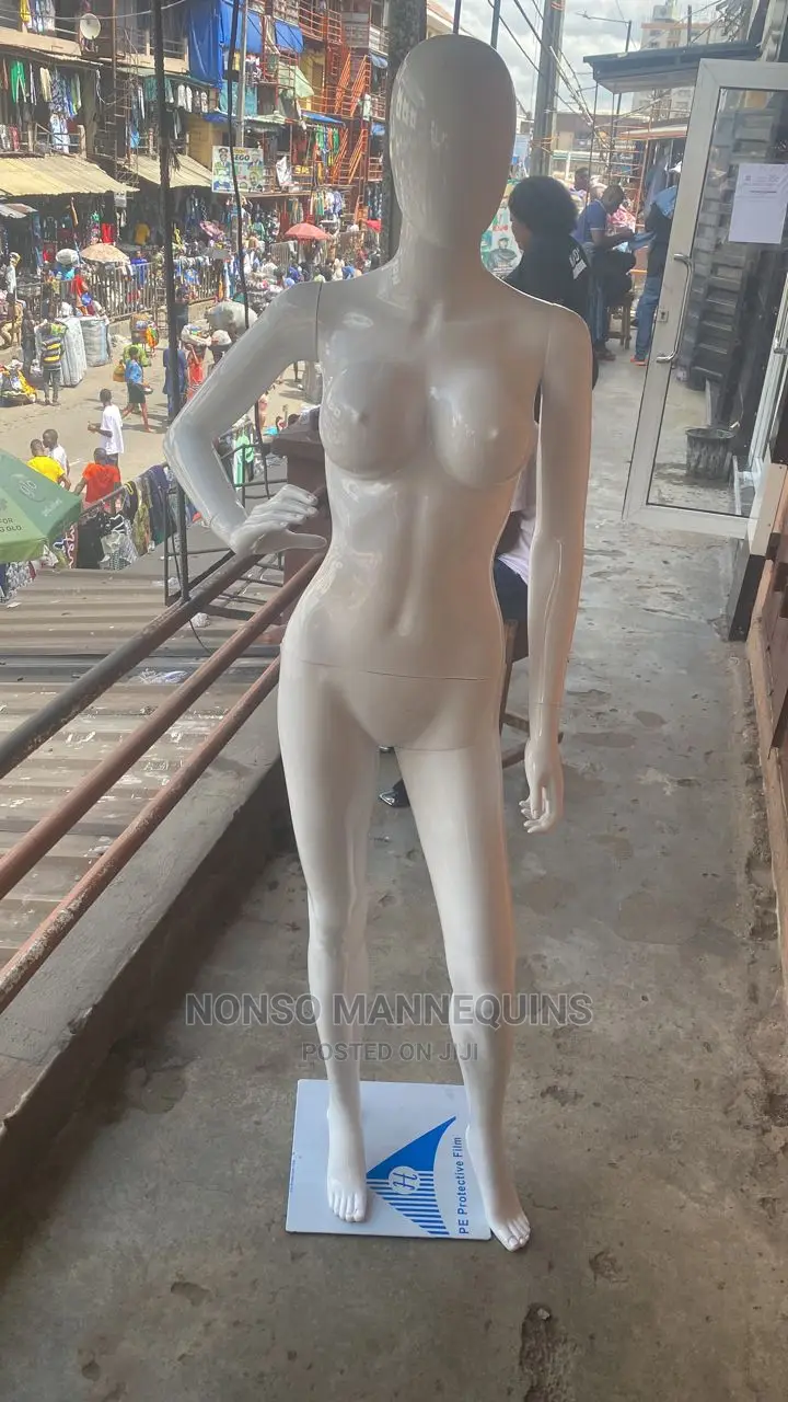 Glossy White Size 8 Body Female Mannequin With Big Bust