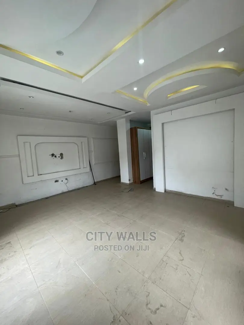 3bdrm Block of Flats in Lekki Phase 1 for rent