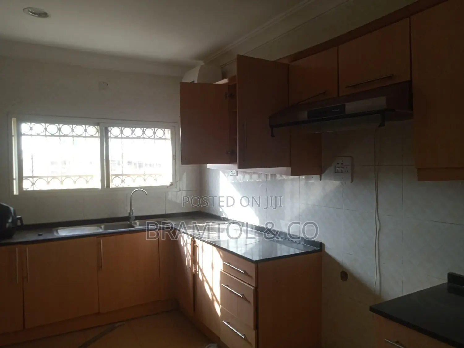 3bdrm Townhouse / Terrace in Apo District for rent