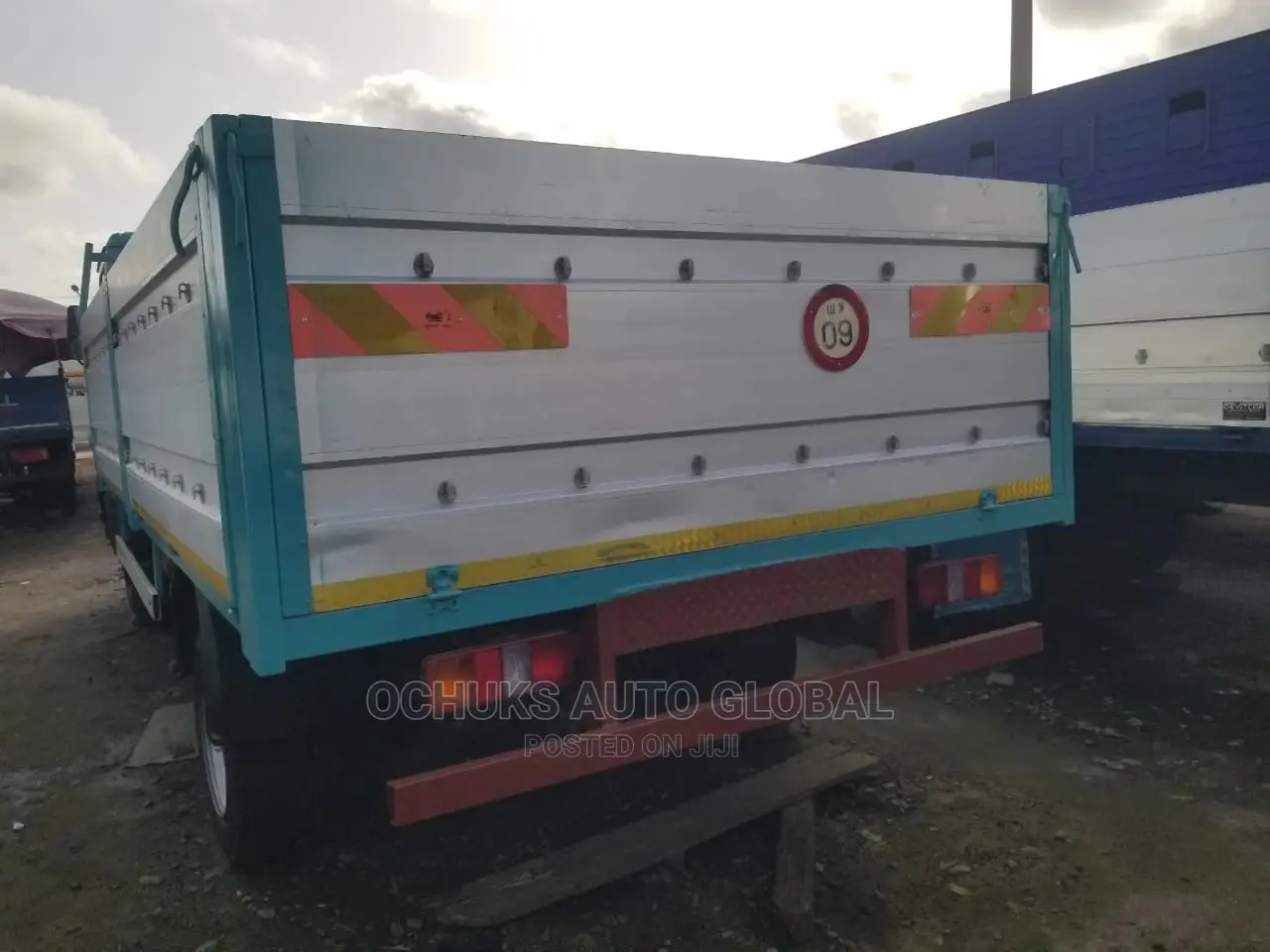 M/Benz Truck 6tyers Pick Up Van 814 Model