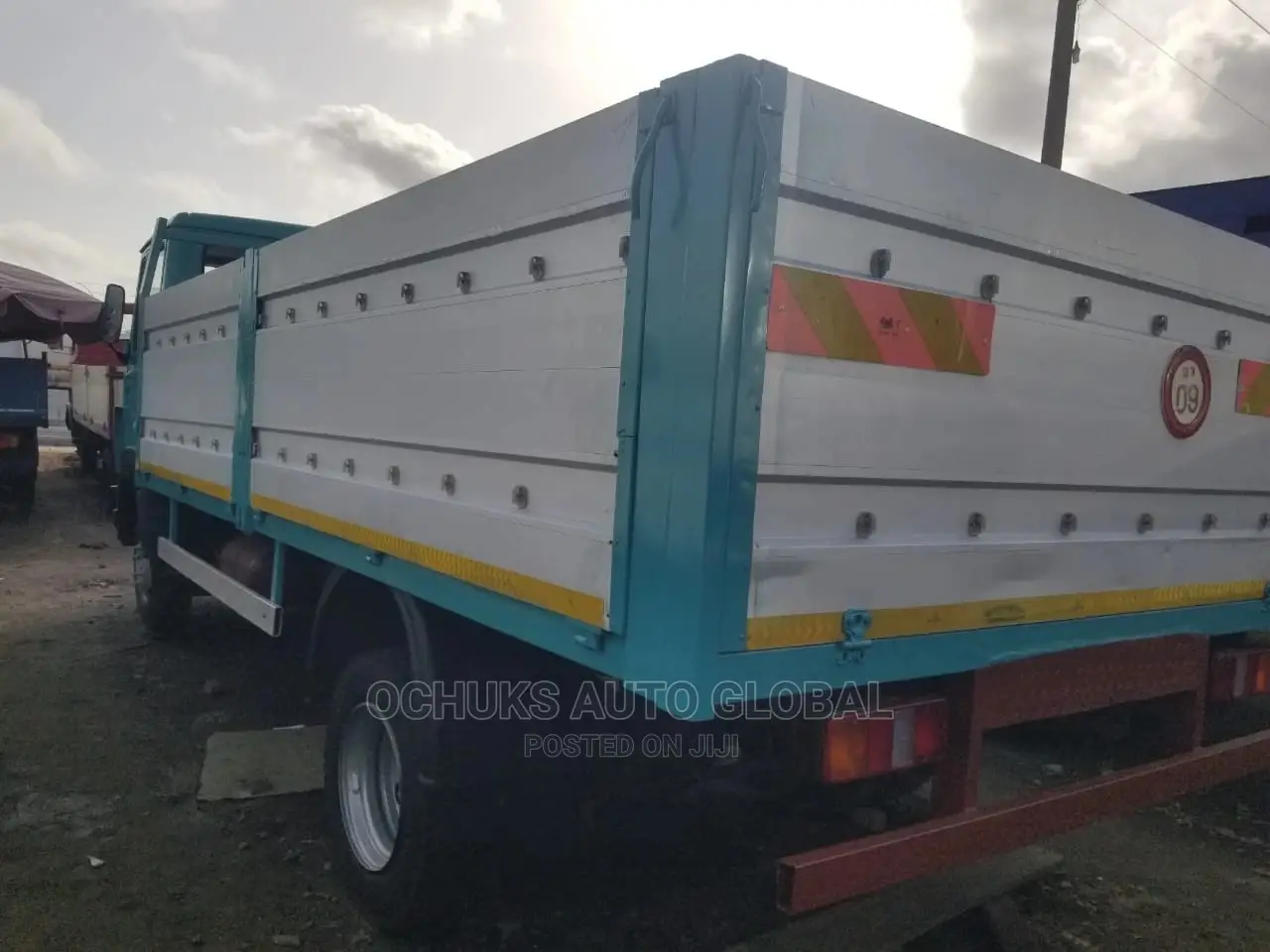 M/Benz Truck 6tyers Pick Up Van 814 Model