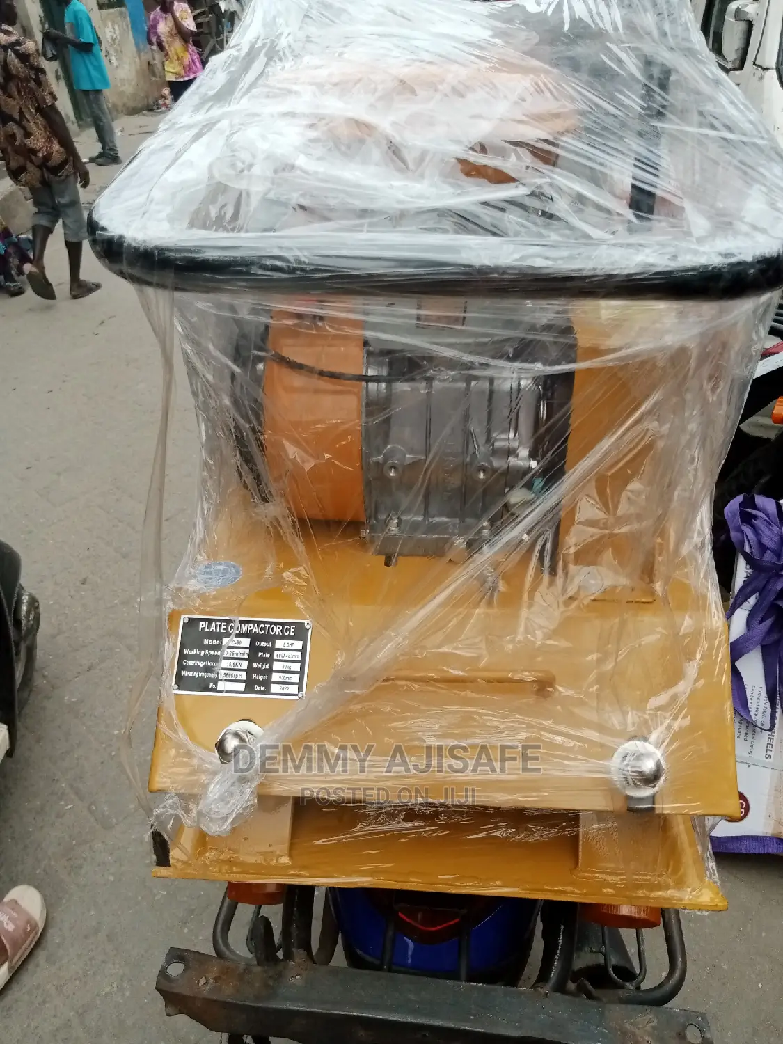 Plate Compactor (Fuji Robin)C--90