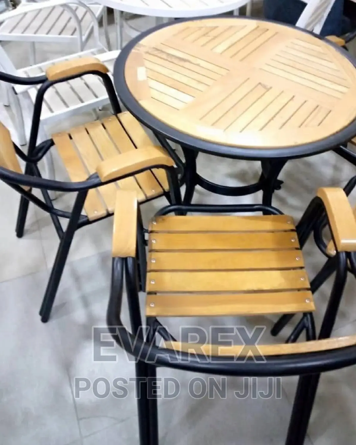 Outdoor 4 Chair Set With Table