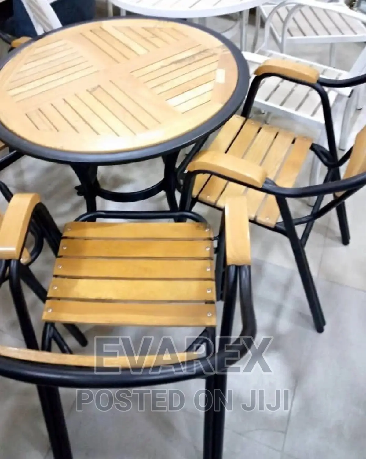 Outdoor 4 Chair Set With Table