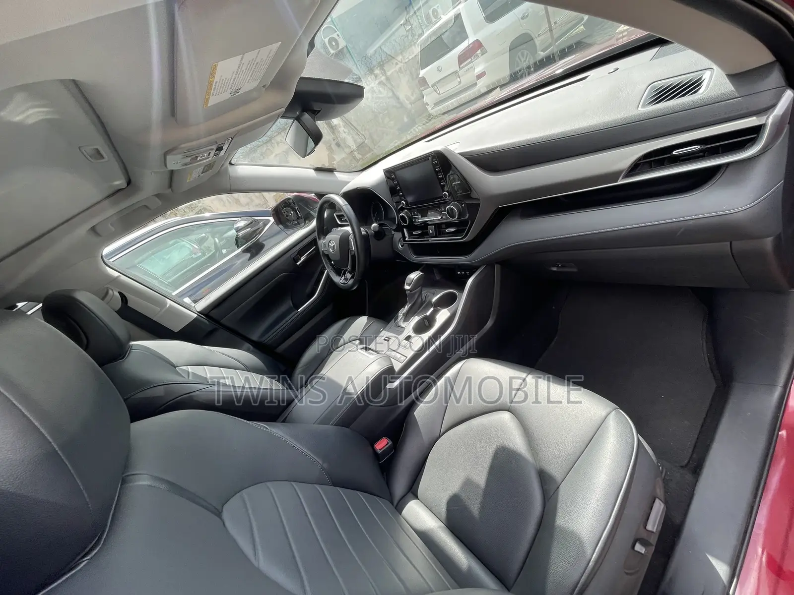 Toyota Highlander XLE 2022 Red