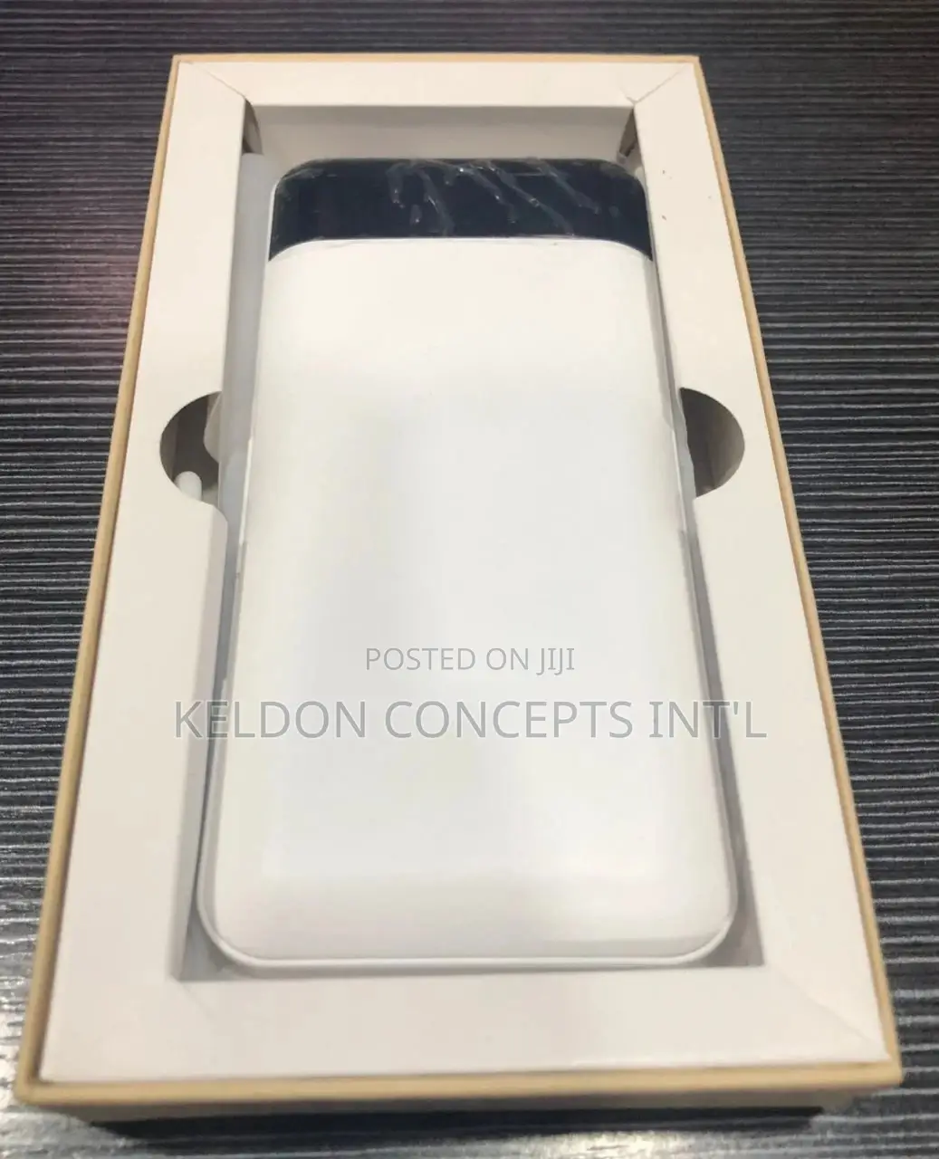 Plain 10,000mah Powerbank With 3 in 1 Inbuilt Cables:50pcs
