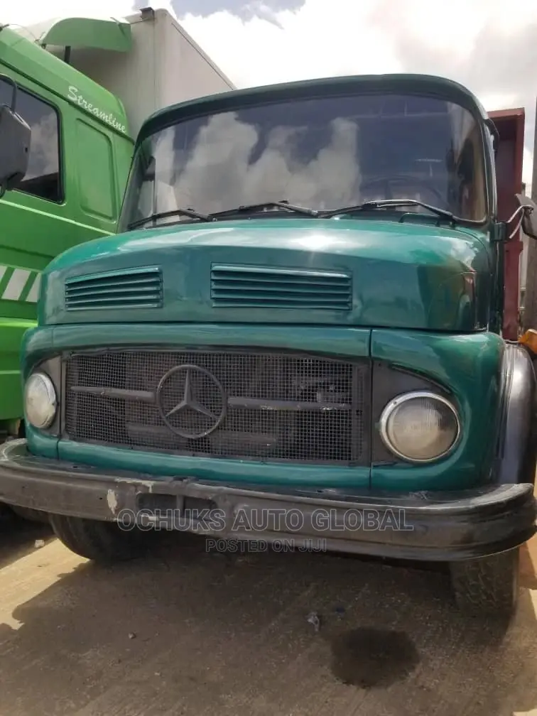 M/Benz 911 Tipper 8bolits 6tyers