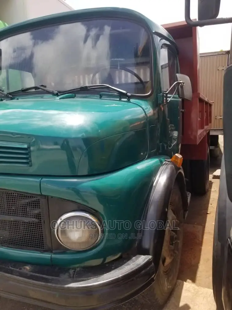 M/Benz 911 Tipper 8bolits 6tyers