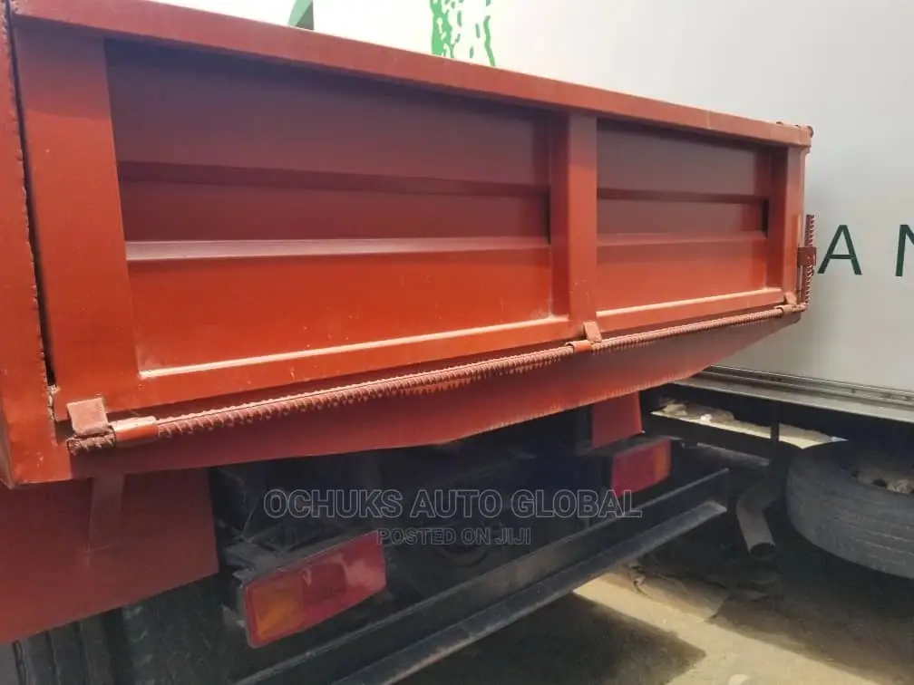 M/Benz 911 Tipper 8bolits 6tyers