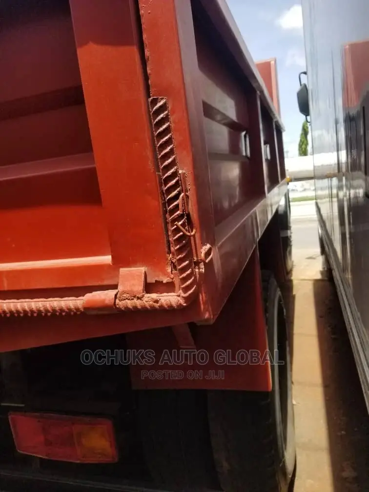 M/Benz 911 Tipper 8bolits 6tyers