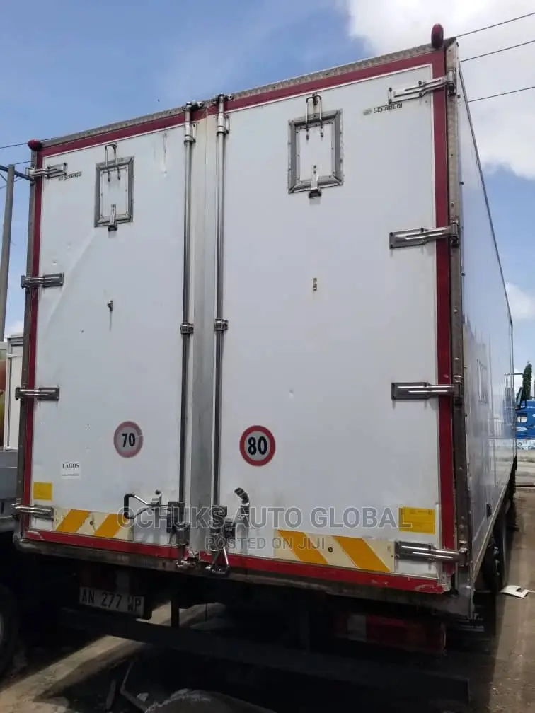 M/Benz Truck 10bolits 8tyers 1722 Model