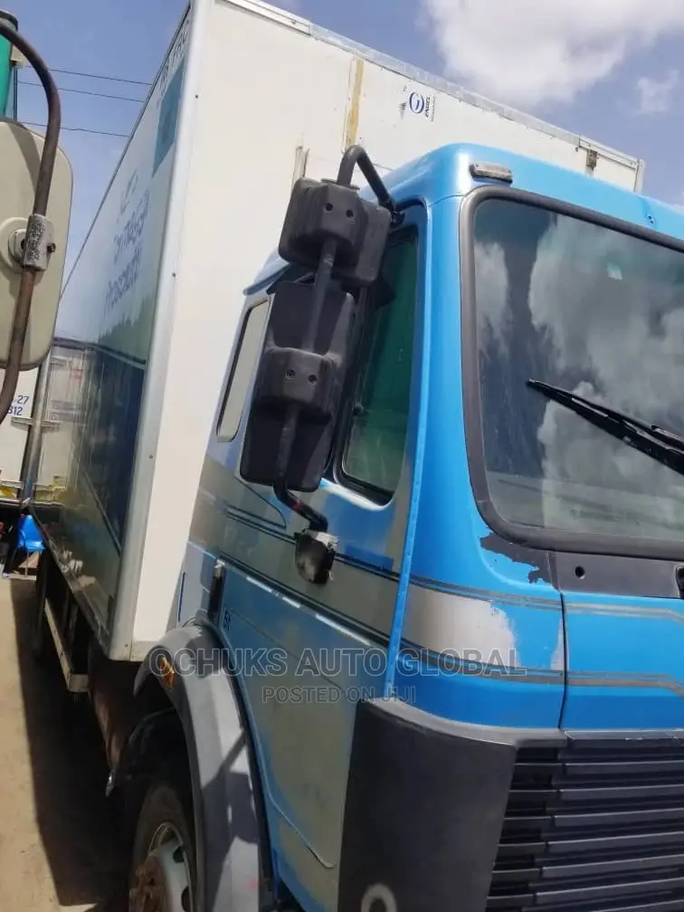 M/Benz Truck 10bolits 8tyers 1722 Model