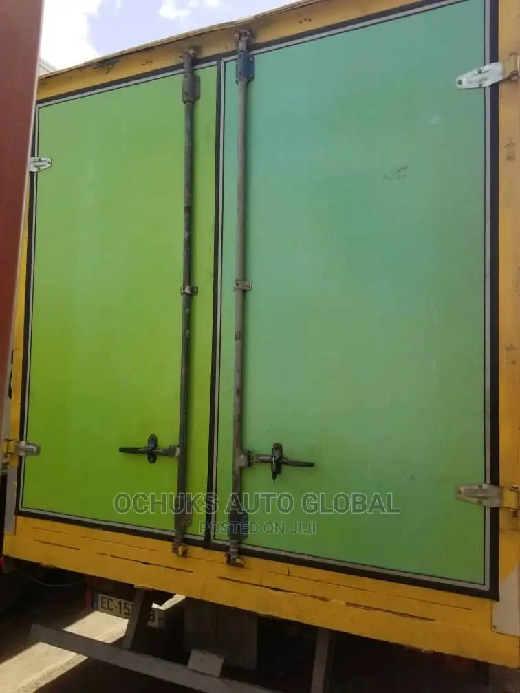 M/Benz Truck 1217 Model 10bolits 6tyers