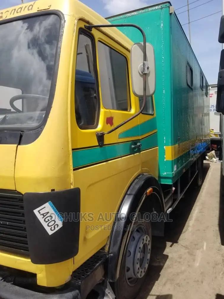 M/Benz Truck 1217 Model 10bolits 6tyers