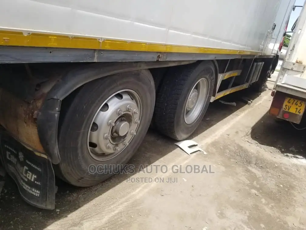 M/Benz Truck 10bolits 8tyers 1838 Model