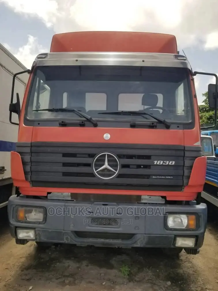 M/Benz Truck 10bolits 8tyers 1838 Model