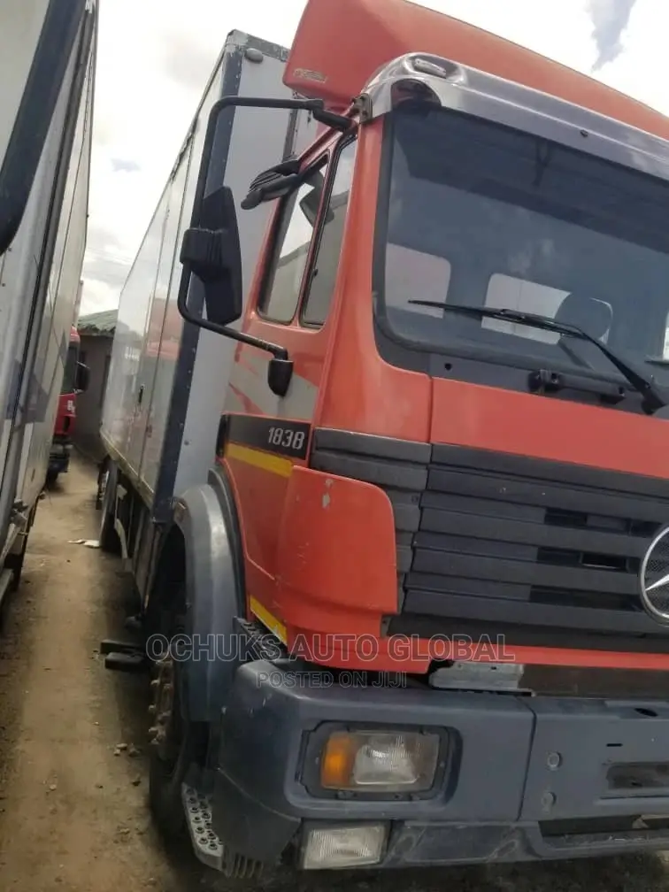 M/Benz Truck 10bolits 8tyers 1838 Model