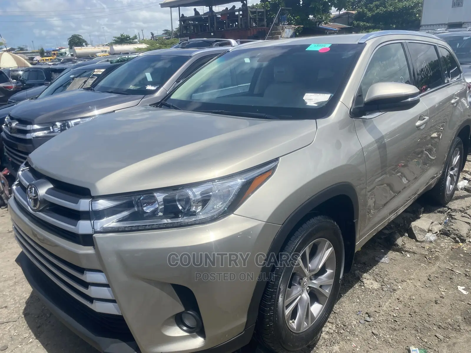 Toyota Highlander 2016 Gold