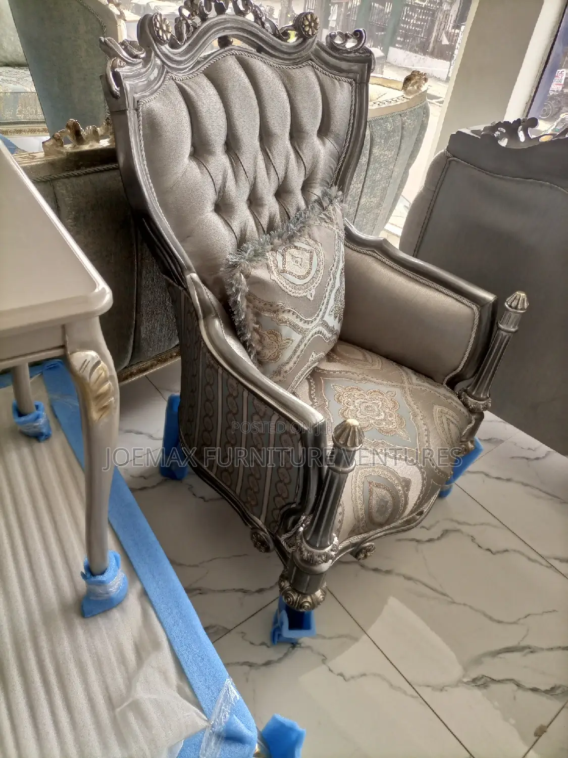 Quality 8 Seater Living Room Fabric Made Royal Sofa Chair.