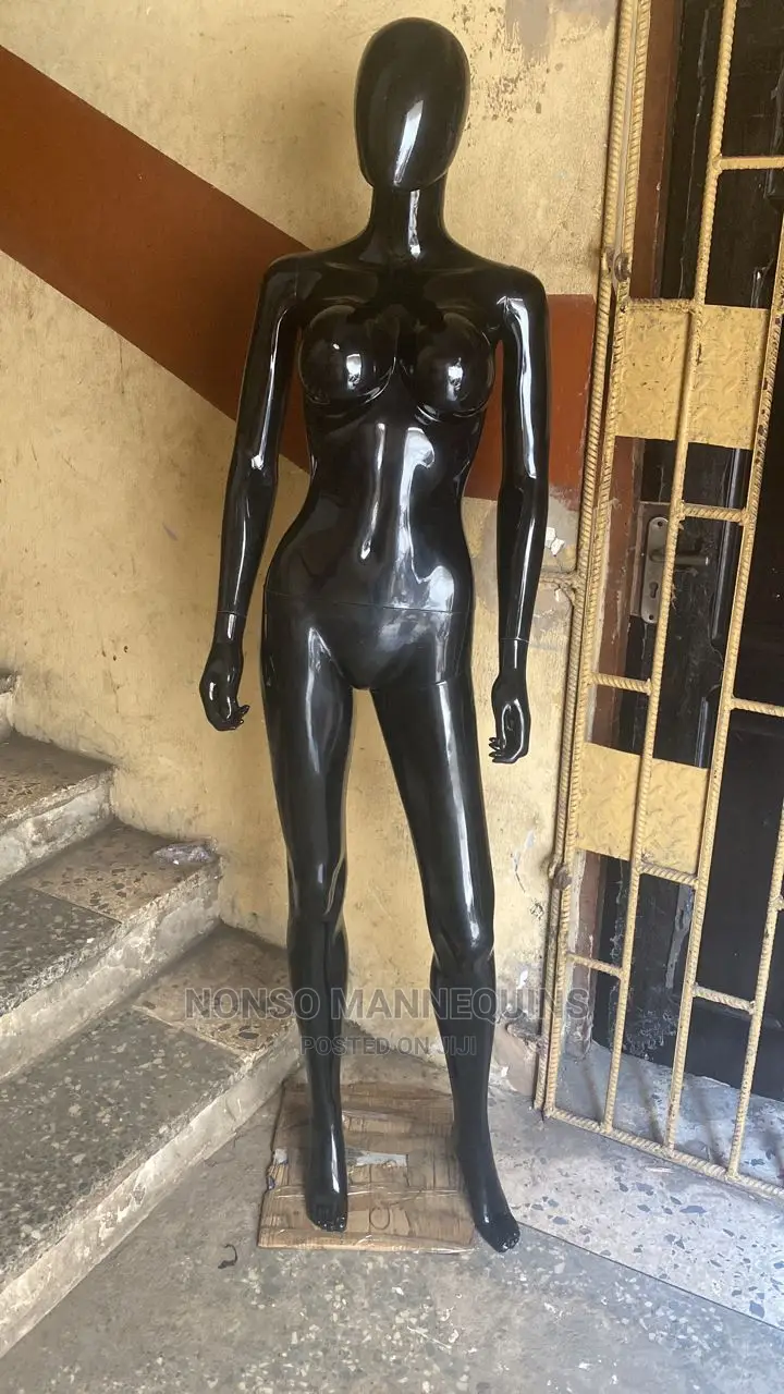 Faceless Glossy Black Size 8 Female Mannequins With Big Boob