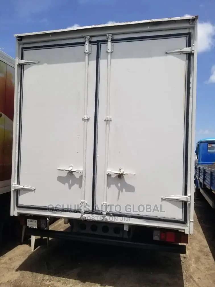 M/Benz Truck Container Body 814.