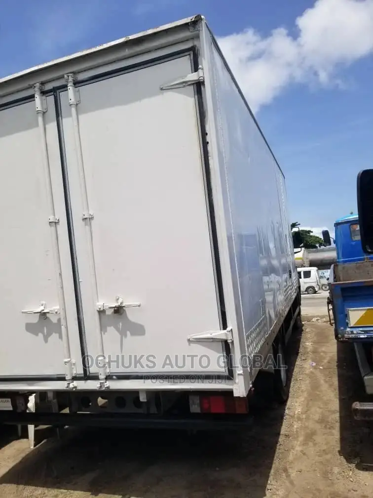 M/Benz Truck Container Body 814.