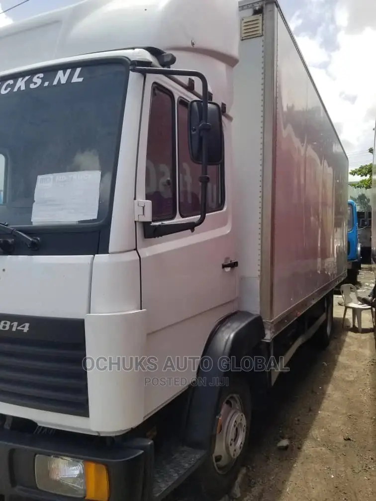 M/Benz Truck Container Body 814.