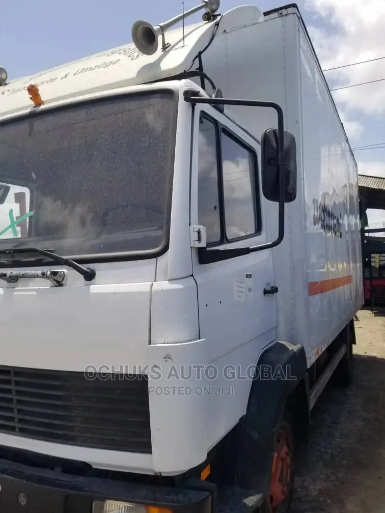 M/Benz Truck 814 Container Body 6tyers 6bolit .