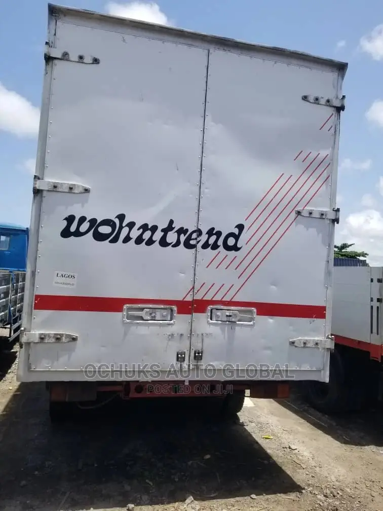 M/Benz Truck 814 Container Body 6tyers 6bolit .