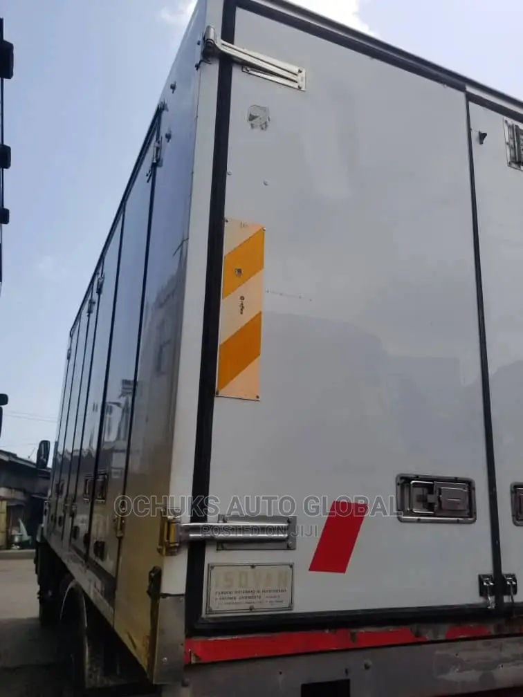 M/Benz Truck Cooling Van Container Body 814 Model