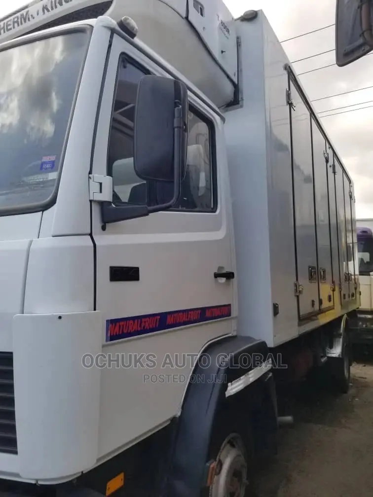 M/Benz Truck Cooling Van Container Body 814 Model
