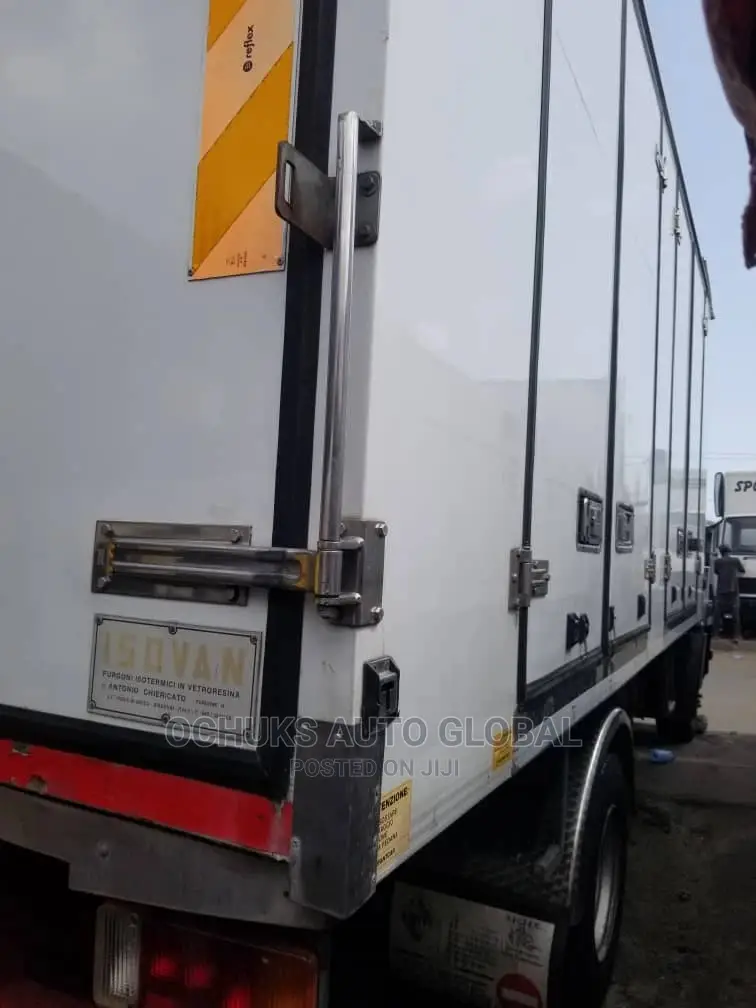 M/Benz Truck Cooling Van Container Body 814 Model