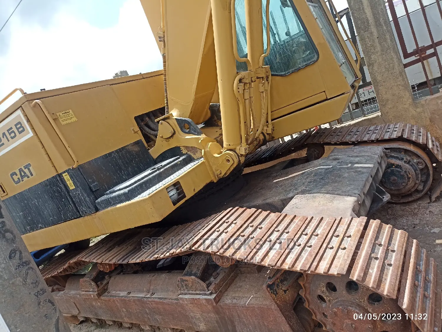 Catapillar Escavator 215b