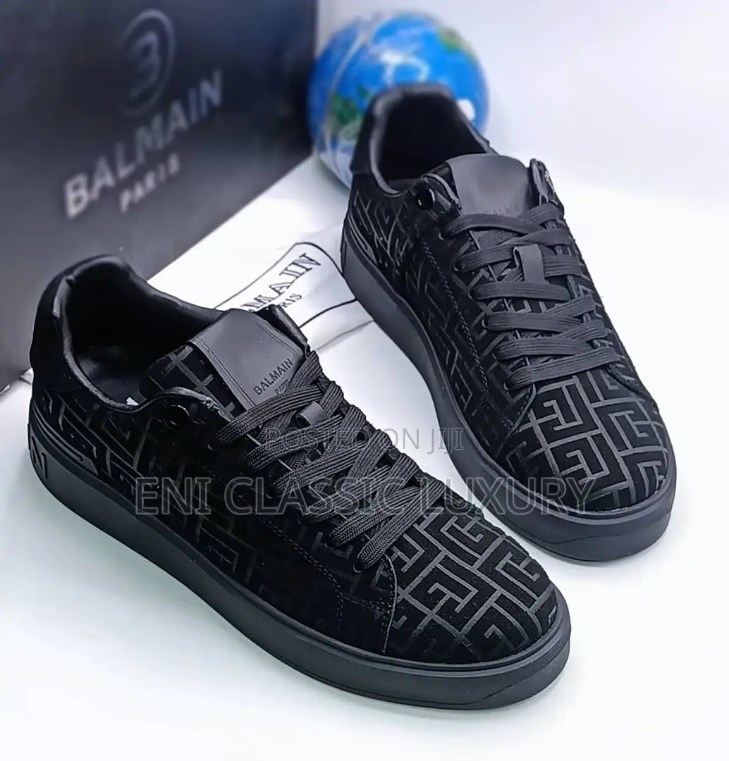 Original Luxury Outfit Balmain Available in Store
