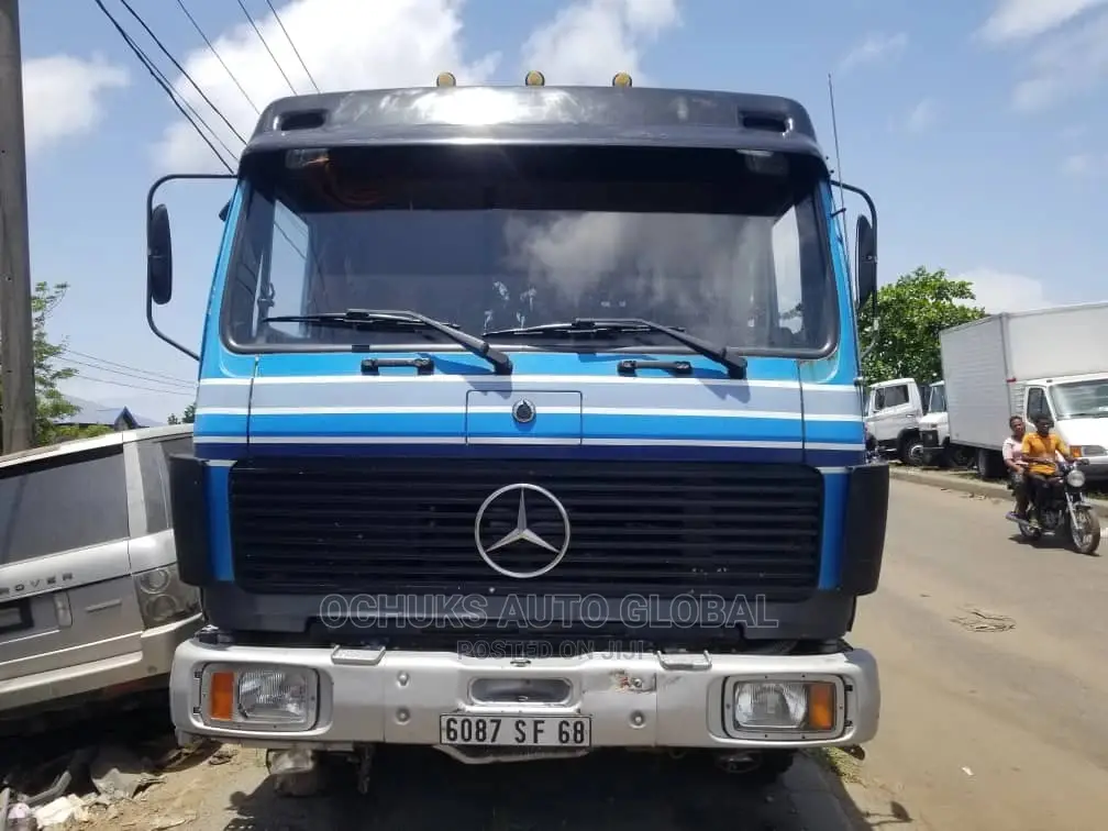 M/Benz Truck 10bolits 6tyers Container Body 1217 Model