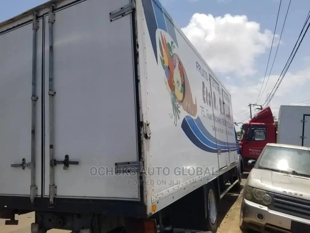 M/Benz Truck 10bolits 6tyers Container Body 1217 Model