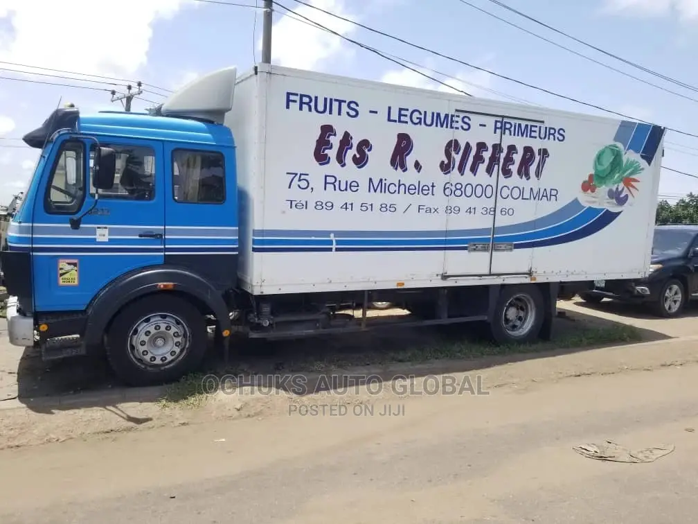 M/Benz Truck 10bolits 6tyers Container Body 1217 Model
