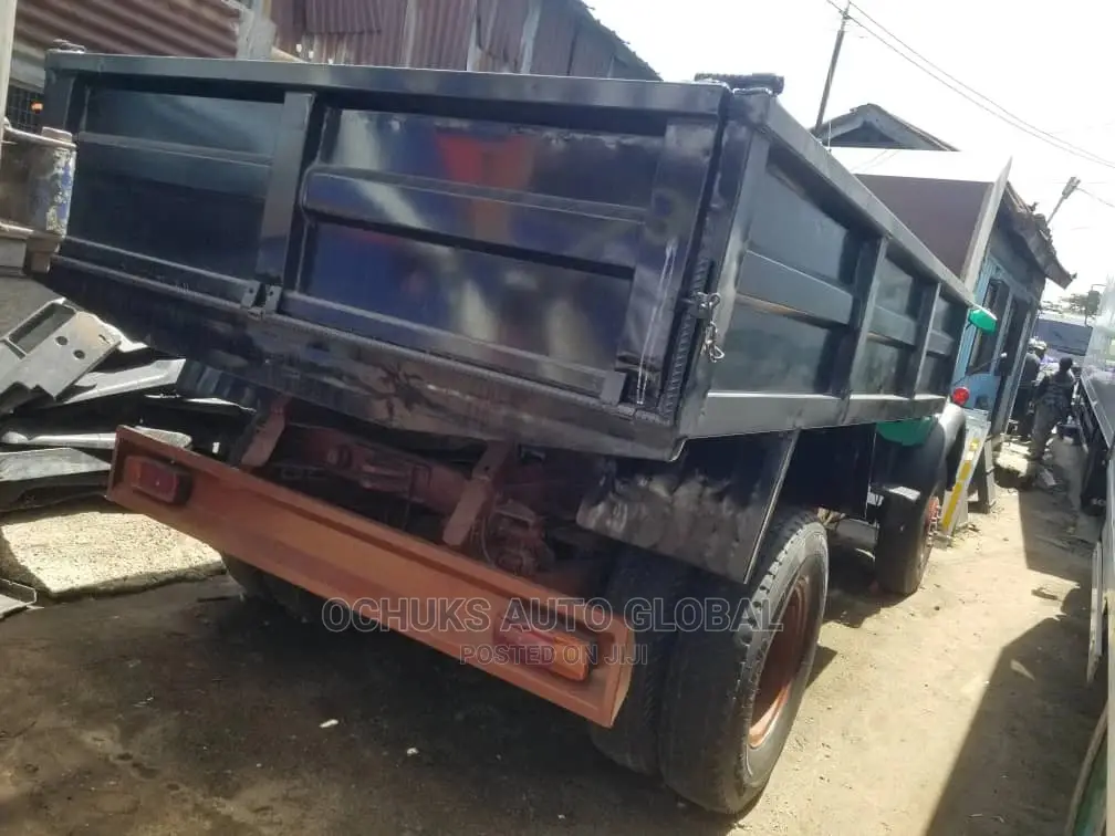 M/Benz Tipper Front and Back Auxiliary 911 Model 8bolits
