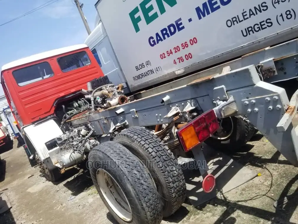 M/Benz Truck Cap and Chassis 1019 Model