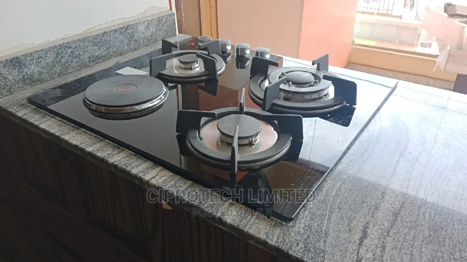 Inbuilt Gas 4 Burners