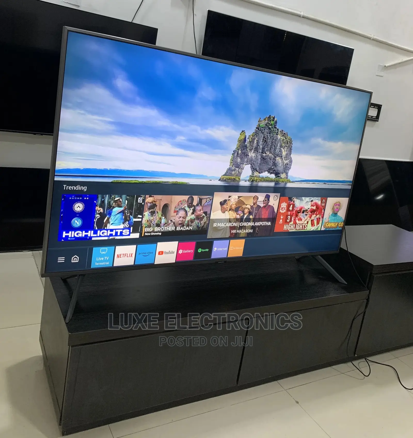 50 Inch Samsung Crystal Uhd HDR Smart Tv 2020/2021 Model