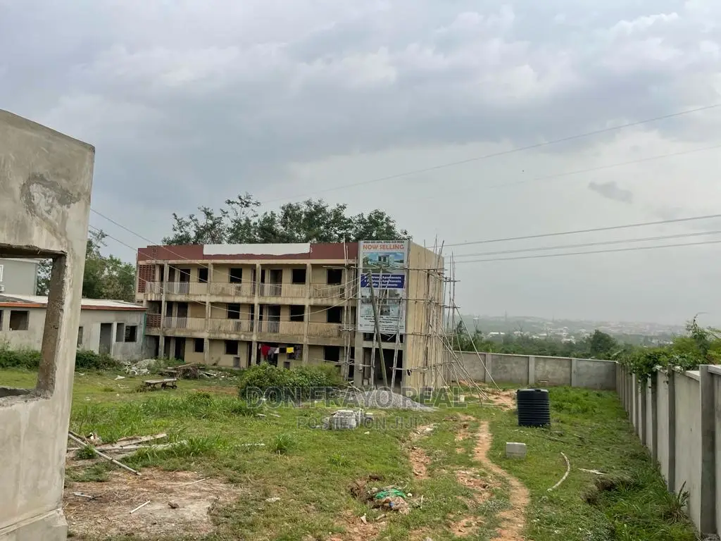 16 Rooms Building on 1241 SQM Land in Idihshin Jericho Gra, Ibadan