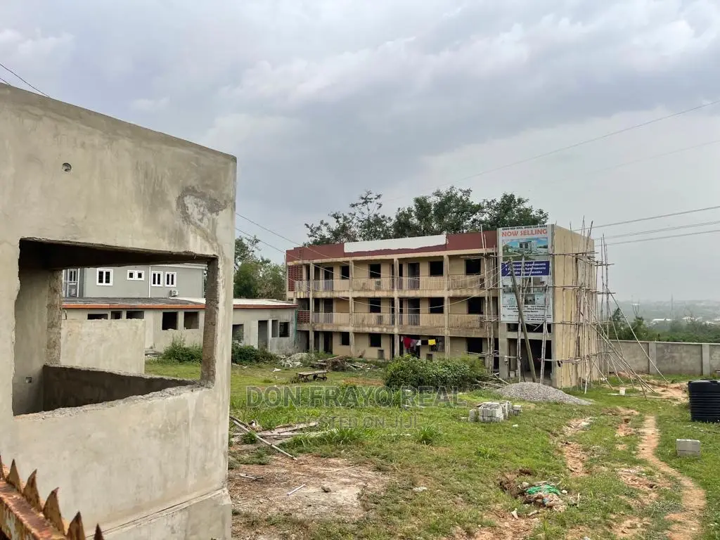 16 Rooms Building on 1241 SQM Land in Idihshin Jericho Gra, Ibadan