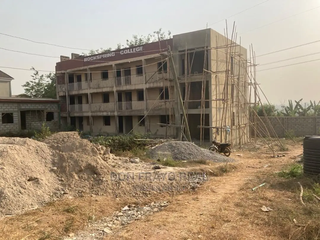 16 Rooms Building on 1241 SQM Land in Idihshin Jericho Gra, Ibadan