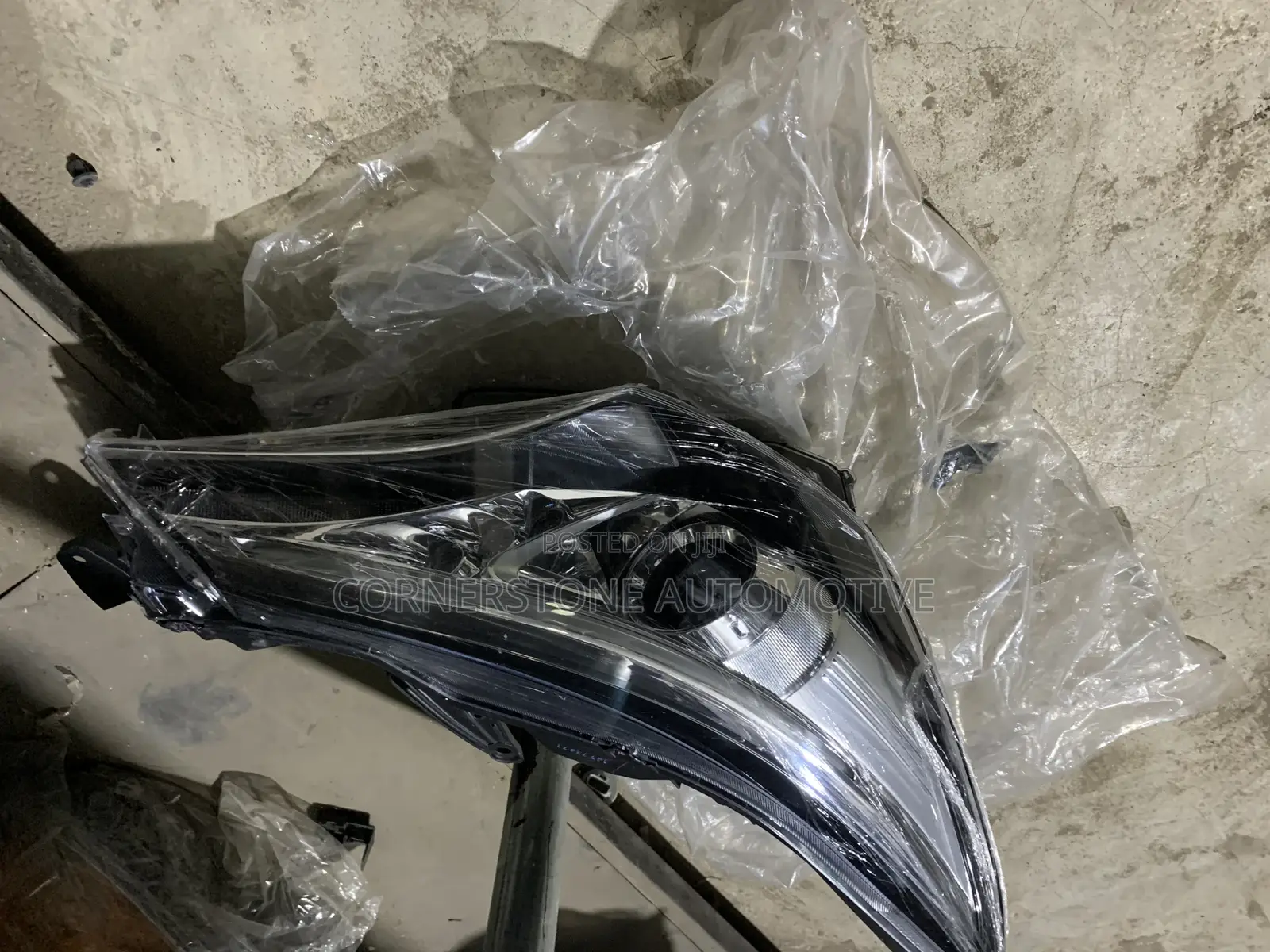 Head Lamp Avensis 2018