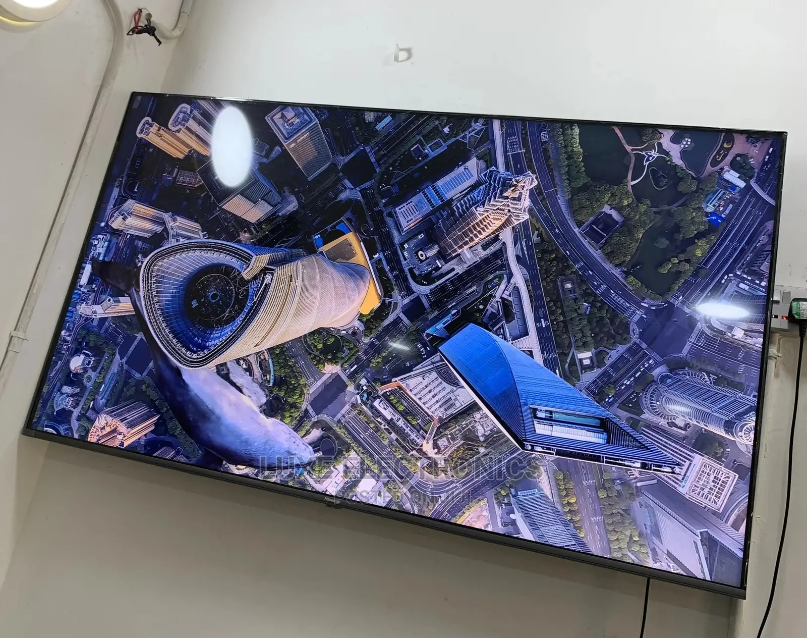 65 Inch Made In Europe Hisense Qled Uhd HDR Smart Tv