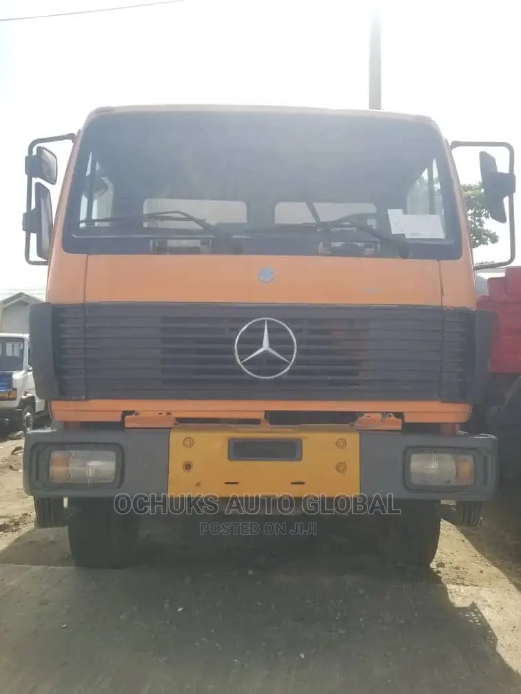M/Benz Truck Container Body 10bolits 10tyers 2422 Model